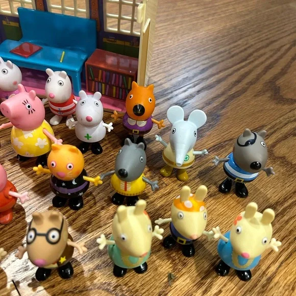 Peppa schoolhouse and figures - Picture 2 of 12